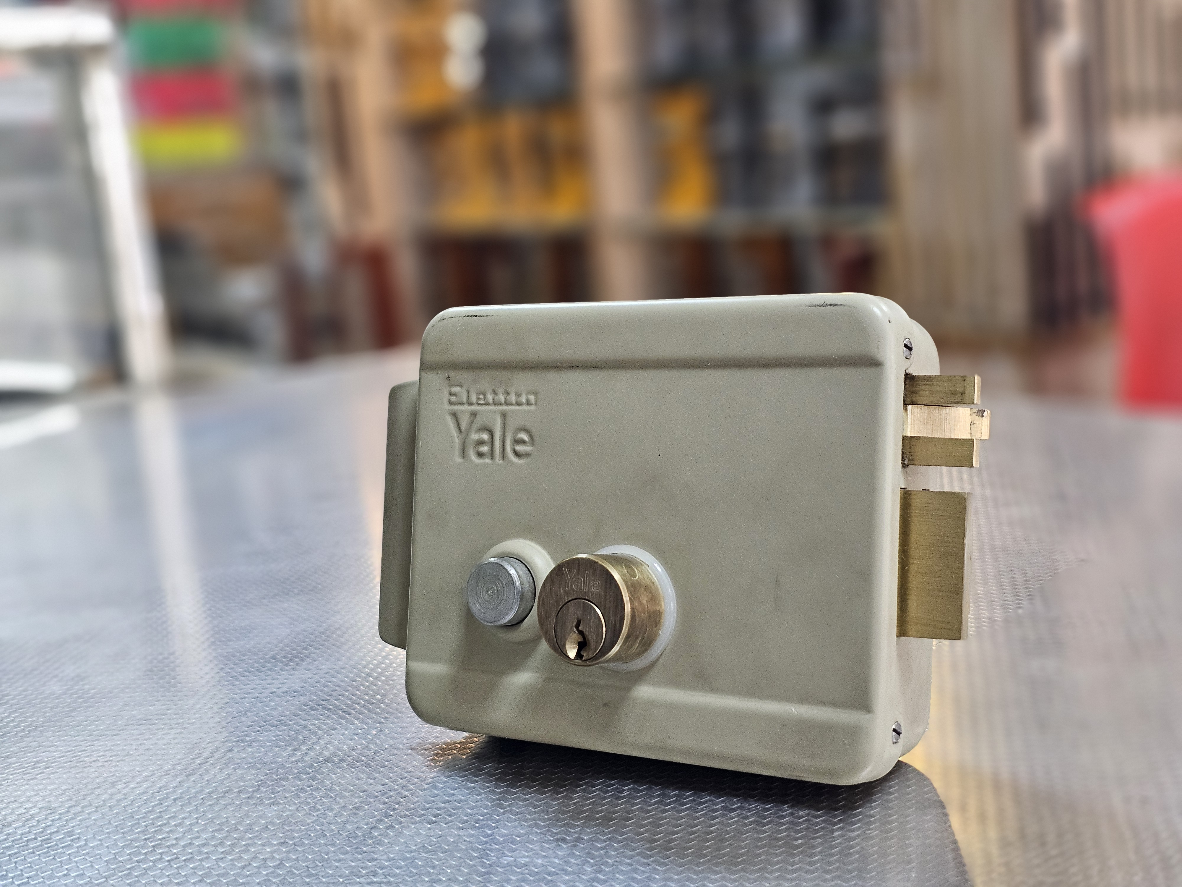 Yale Electric Rim Lock