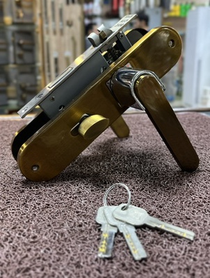 HANDLE DOOR LOCK #7674-836 AE/CP