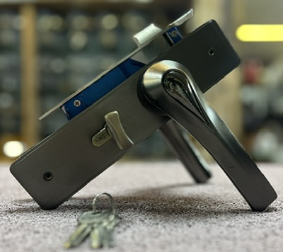 HANDLE DOOR LOCK 330 MTB/BN